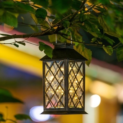 মোমবাতি ফ্লিকারের সাথে ঝুলন্ত লণ্ঠন 3500K সৌর LED গার্ডেন লাইট